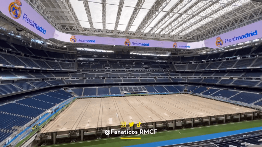 Real Madrid has successfully installed the 360 degree big screen spanning around the Santiago Bernabeu and runs its first tests while the stadium roof is retracted as well as the football pitch in the underground greenhouse. Real Madrid has successfully installed the 360 degree big screen spanning around the Santiago Bernabeu and runs its first tests while the stadium roof is retracted as well as the football pitch in the underground greenhouse.