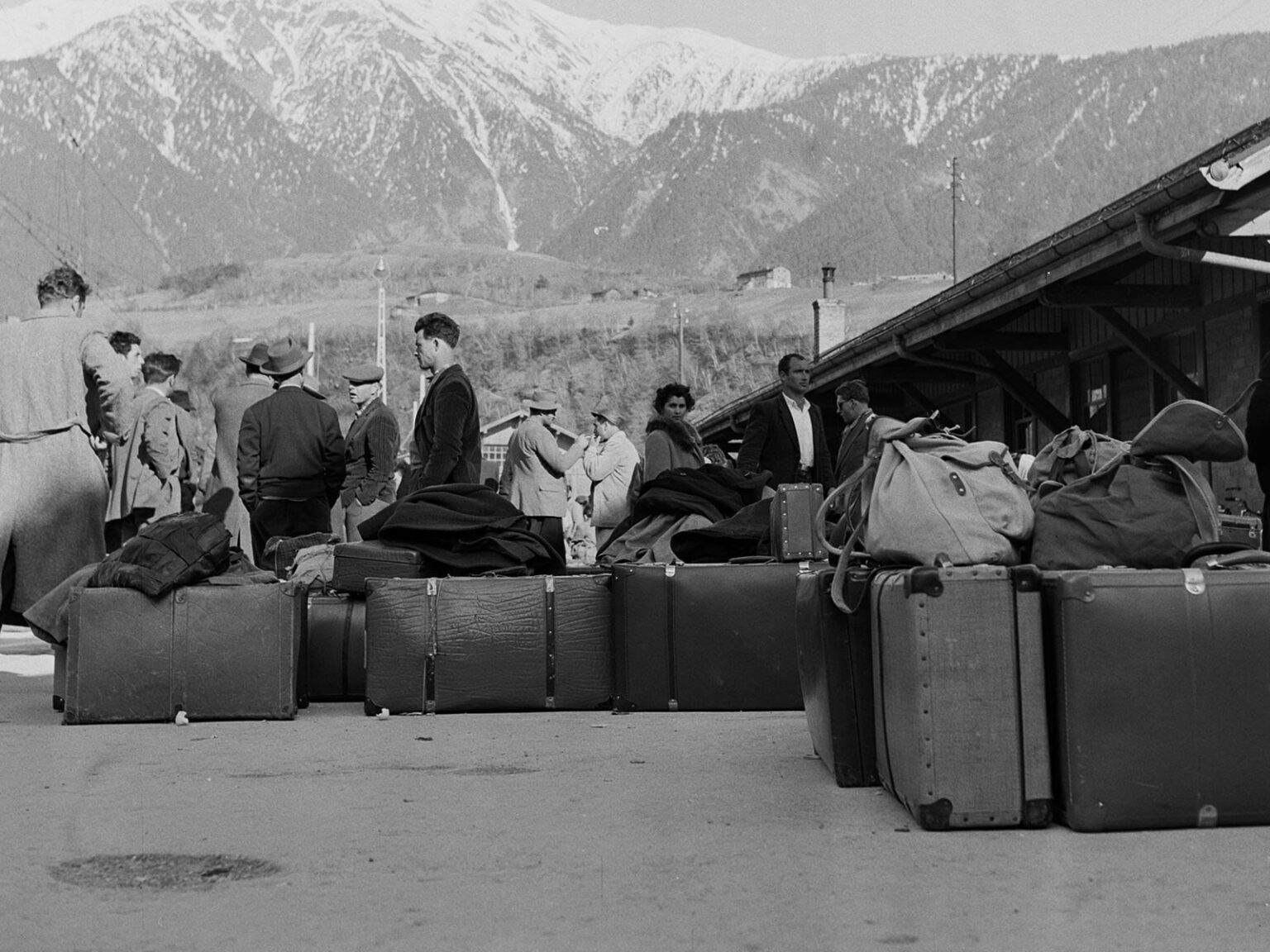 Switzerland: the reluctant host of Italian guest workers – In the 1960s, Switzerland faced a dilemma regarding its Italian guest workers: their labour was desperately needed, their presence in society less so