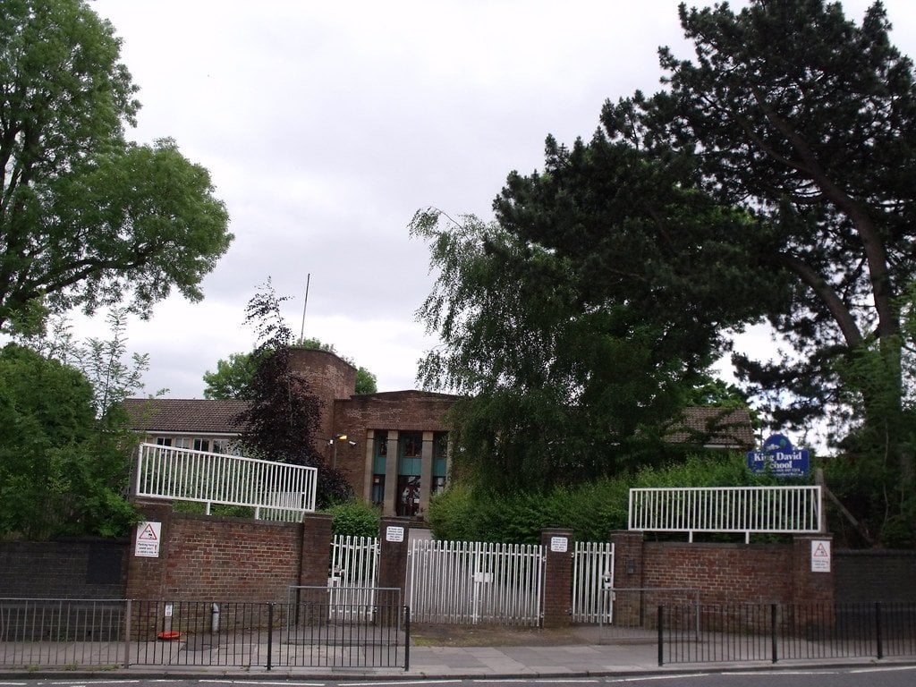 Muslim parents in dispute with Jewish school over pro-Israel politics