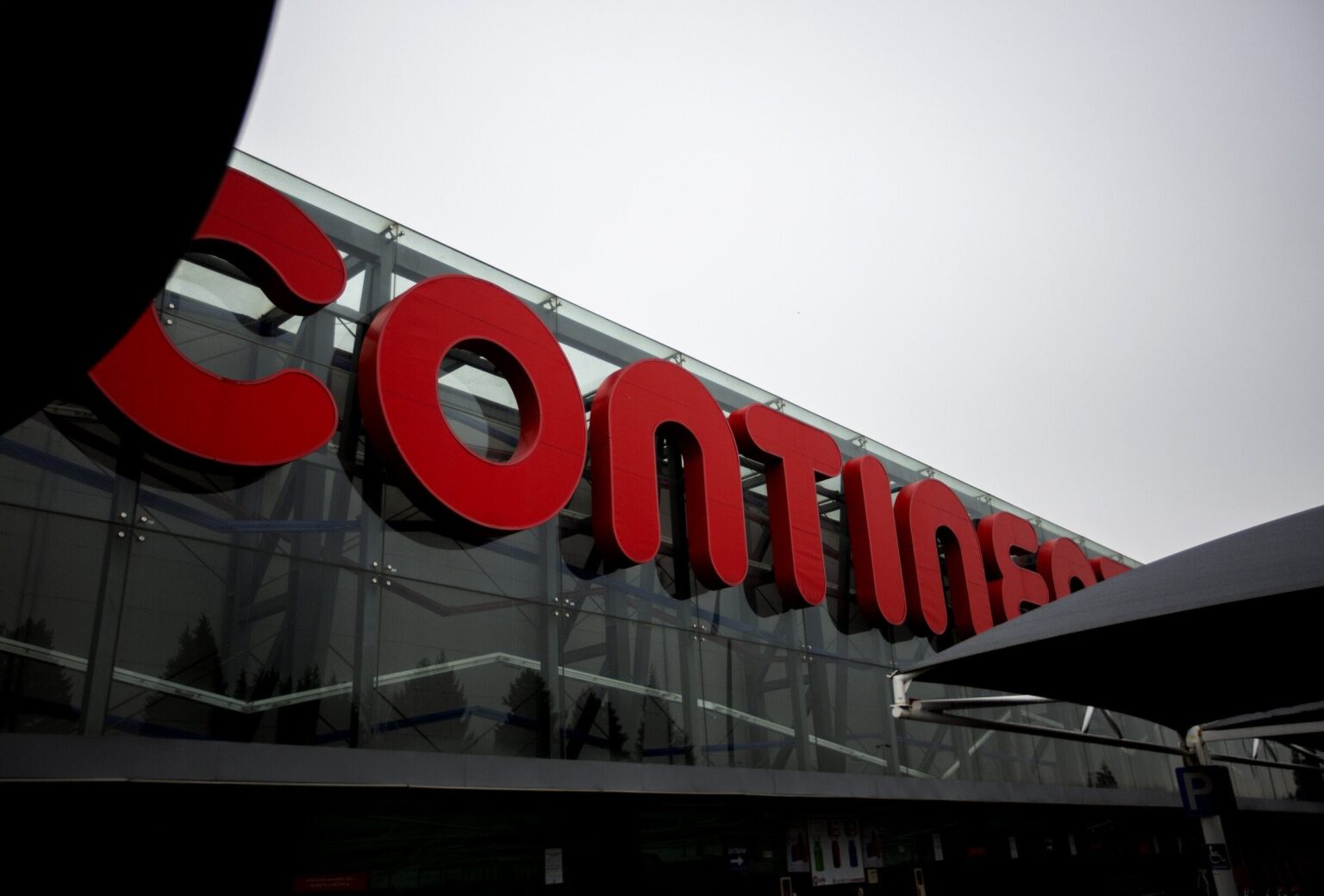 Continente takes half a salary from an employee who was going to take a plastic bag without paying