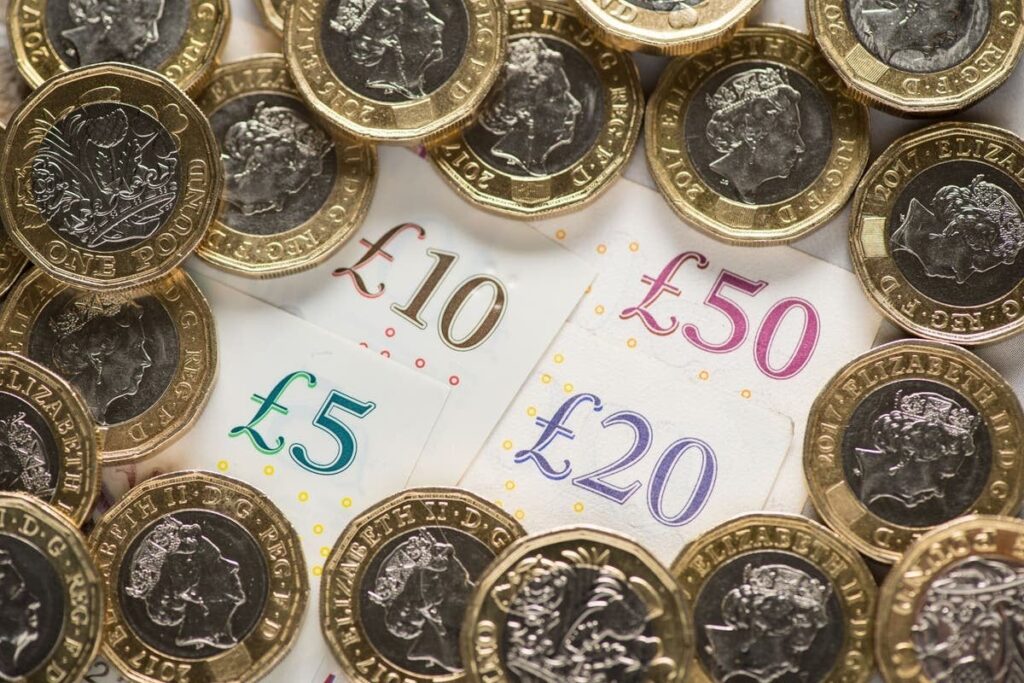 Nine in ten pensions get worse returns than simple all-share tracker fund