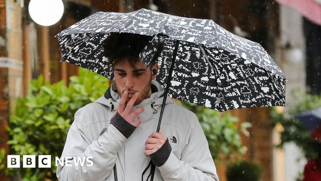 Rishi Sunak's smoking ban bill set to be shelved due to election