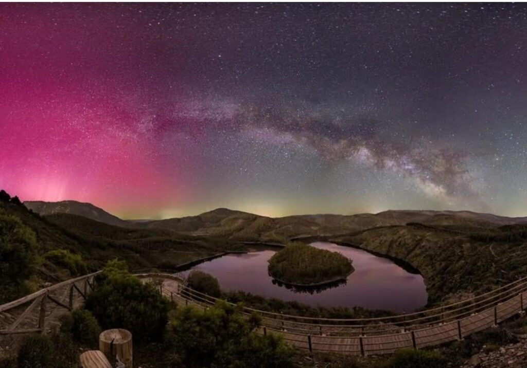 northern lights in Spain, Salamanca
meander meander
This event happens every many centuries
