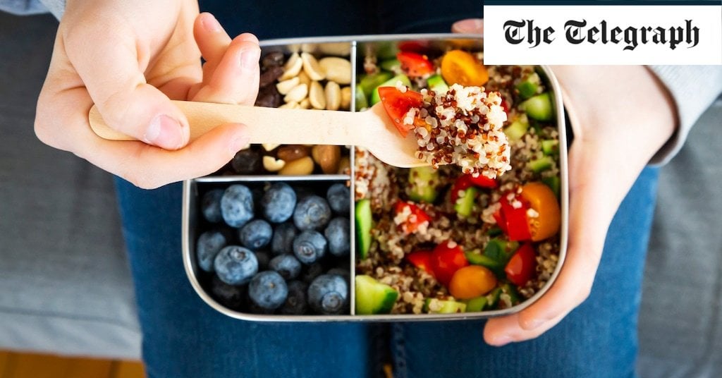 Healthy packed lunches 45pc more expensive than less nutritious versions, research finds
