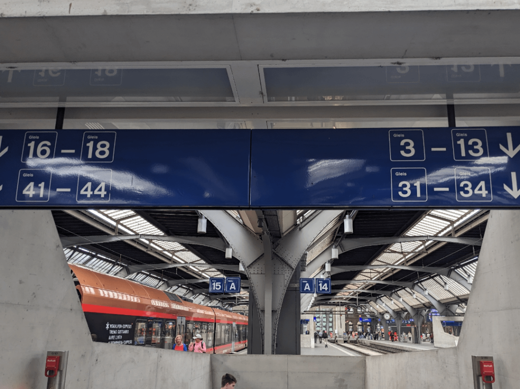 Did the SBB forgot the Gleis 21-22 here in Zürich HB?