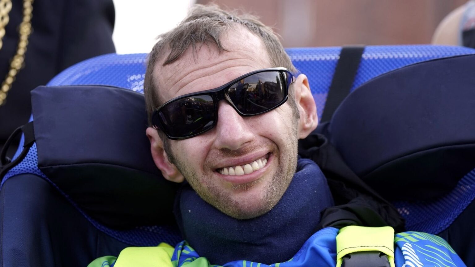 Rob Burrow: Rugby league player who raised awareness after Motor Neurone Disease diagnosis, dies aged 41 Rob Burrow: Rugby league player who raised awareness after Motor Neurone Disease diagnosis, dies aged 41