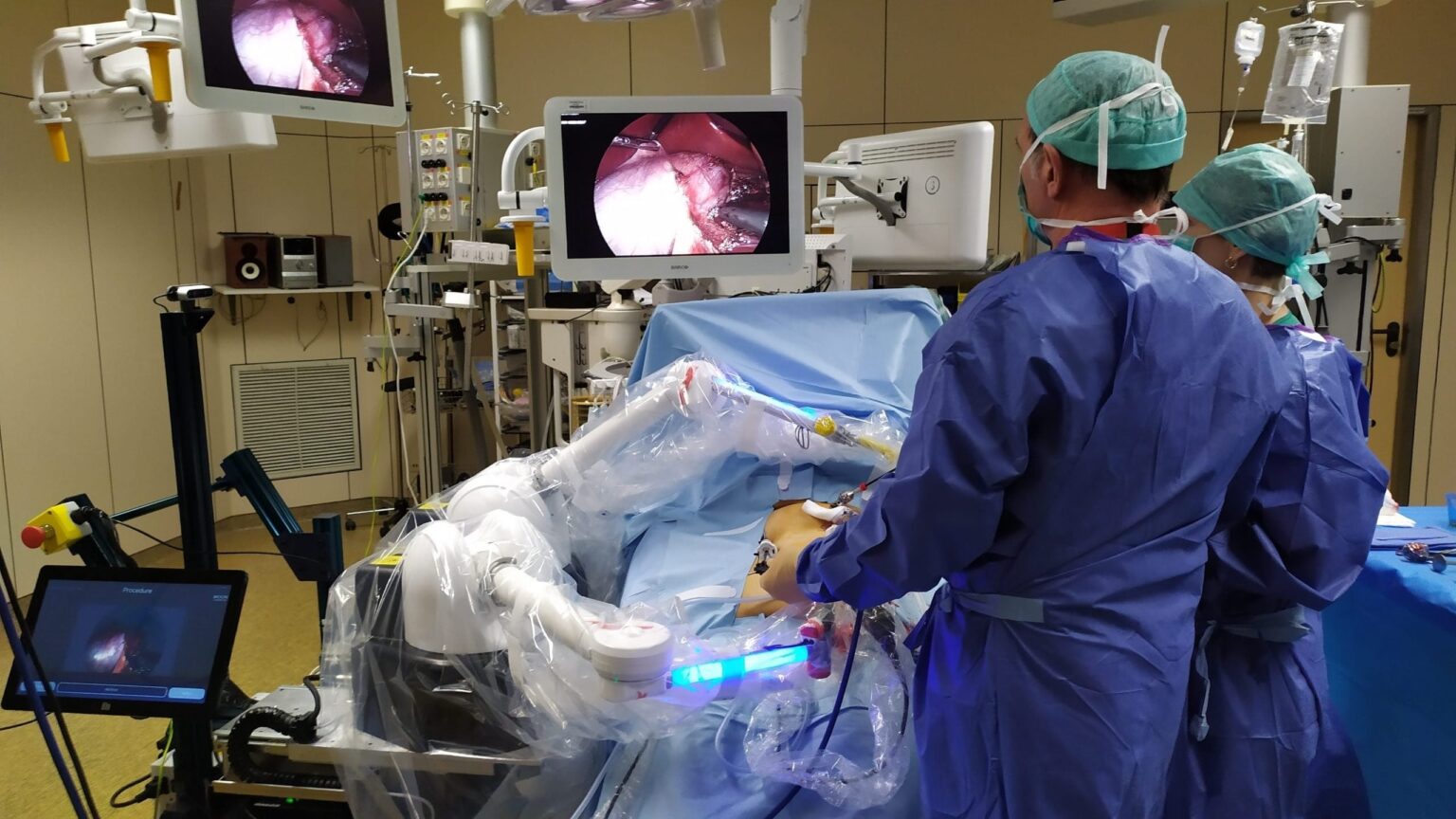 FDA grants clearance for commercial version of Moon Surgical’s Maestro robot – The broad laparoscopy market surgical system supports surgeons in soft tissue surgical procedures not currently supported by available telerobotic systems. FDA grants clearance for commercial version of Moon Surgical’s Maestro robot - The broad laparoscopy market surgical system supports surgeons in soft tissue surgical procedures not currently supported by available telerobotic systems.