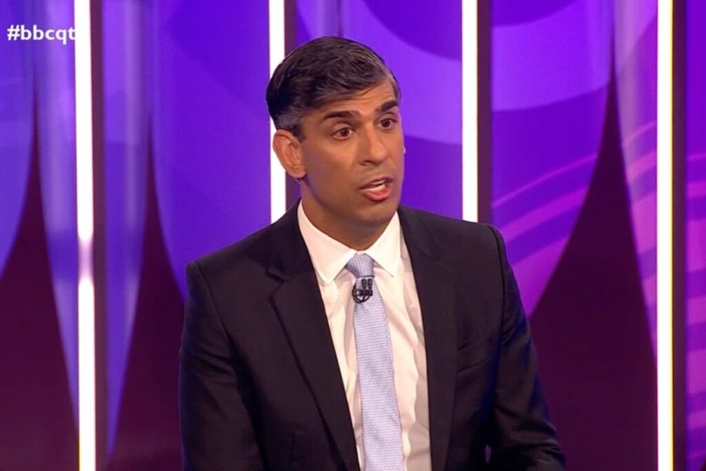 Teens could lose bank accounts and driving licences for snubbing national service, Rishi Sunak says