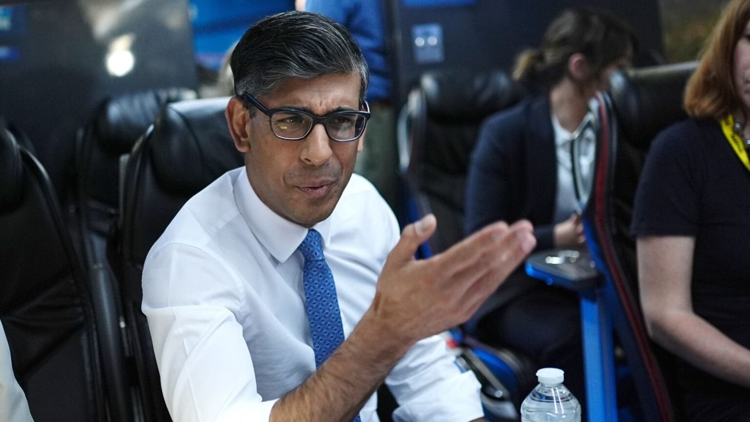 Nigel Farage ‘playing into hands of Putin’ with ‘completely wrong’ comments on Ukraine war, Rishi Sunak says Nigel Farage 'playing into hands of Putin' with 'completely wrong' comments on Ukraine war, Rishi Sunak says
