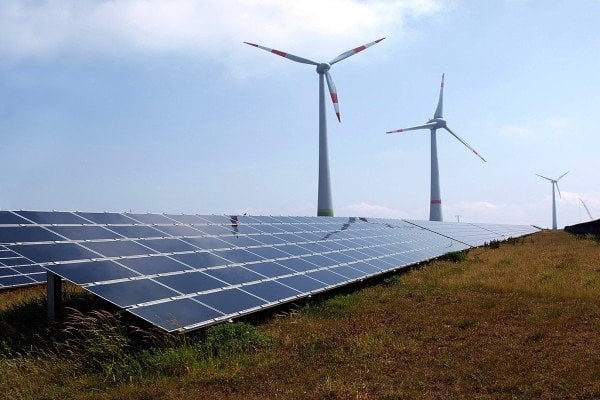 Wind, Solar Displace Fossil Fuel Generation In EU