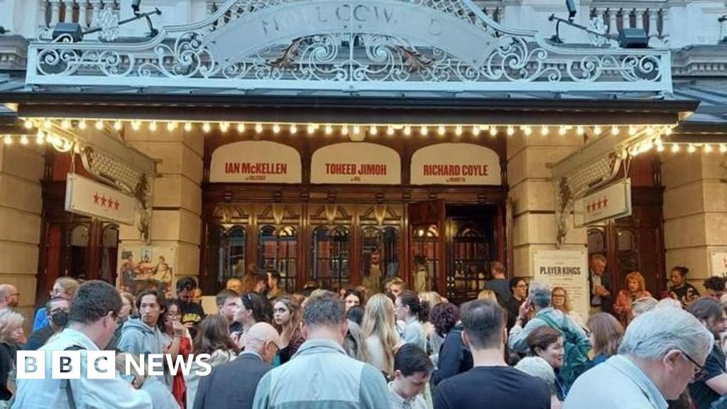 Sir Ian McKellen: Actor falls off stage during London performance