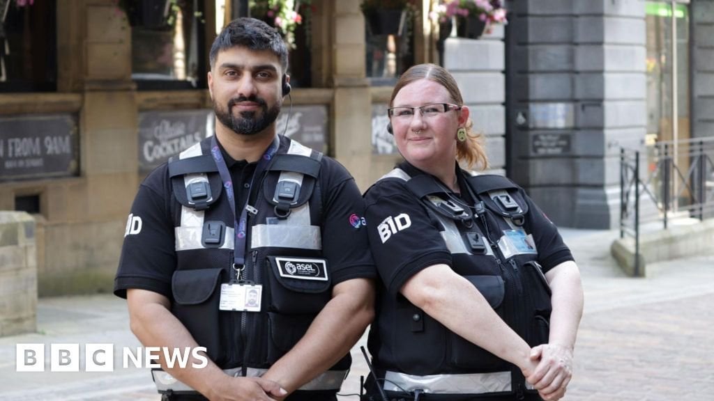 Bradford patrol team to report anti-social behaviour - BBC News