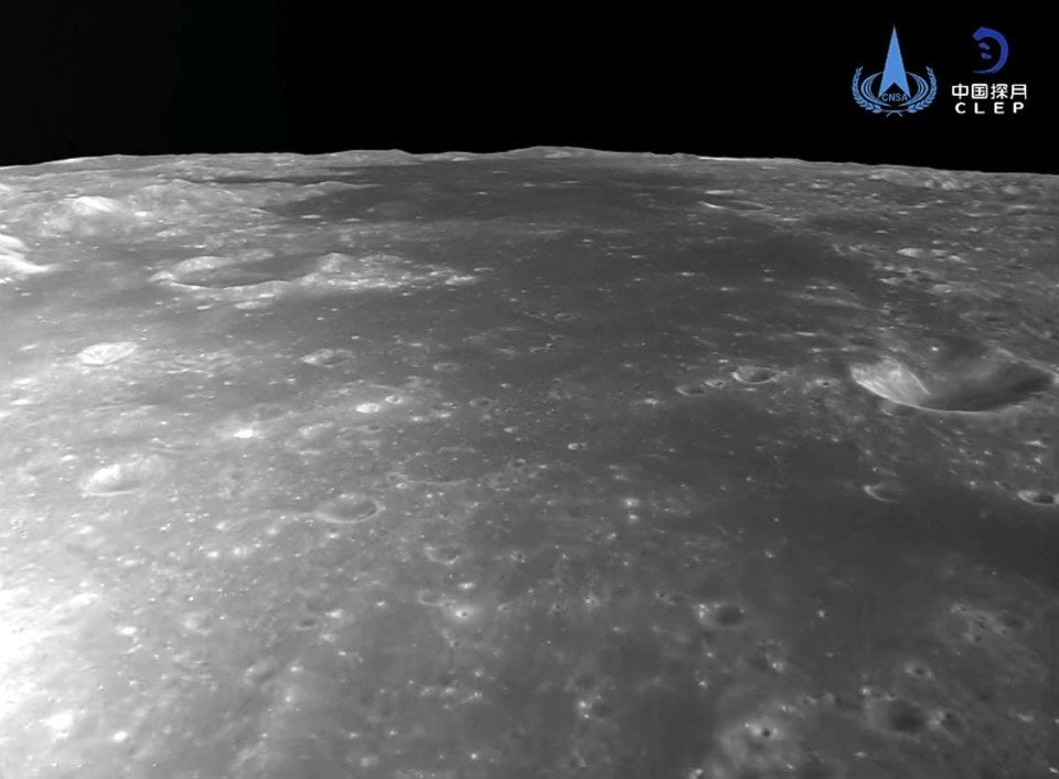 Chinese spacecraft lands on far side of Moon to collect samples - China is aiming for a manned lunar landing by 2030 and to complete a lunar research base by 2035.