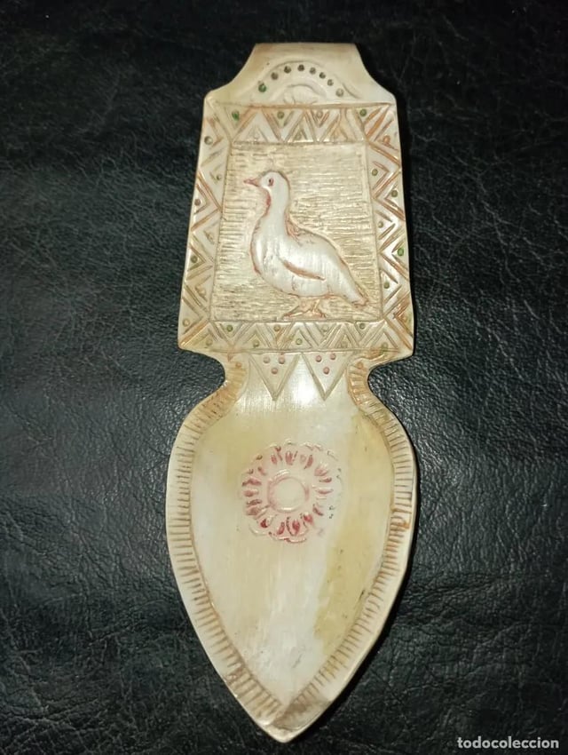 Pastoral Art, the spoons given by the groom to the bride.
