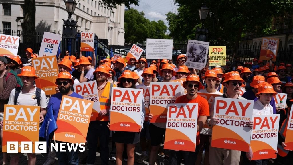 Junior doctors pay talks to start next week - Streeting
