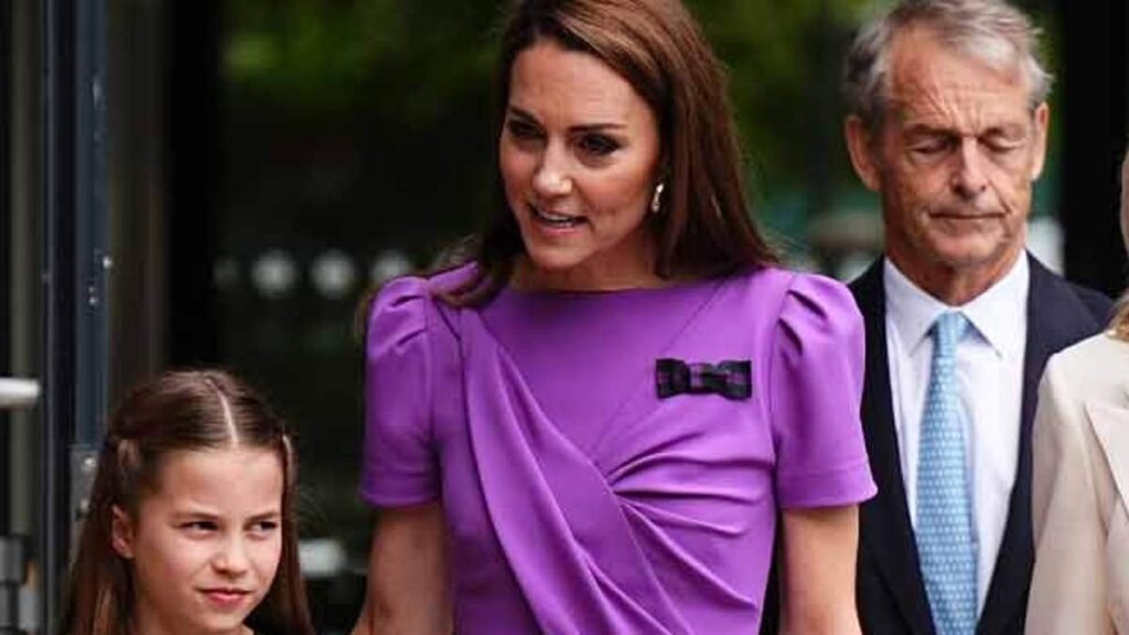 Kate Middleton is greeted with a standing ovation as she heads into Royal Box at Wimbledon