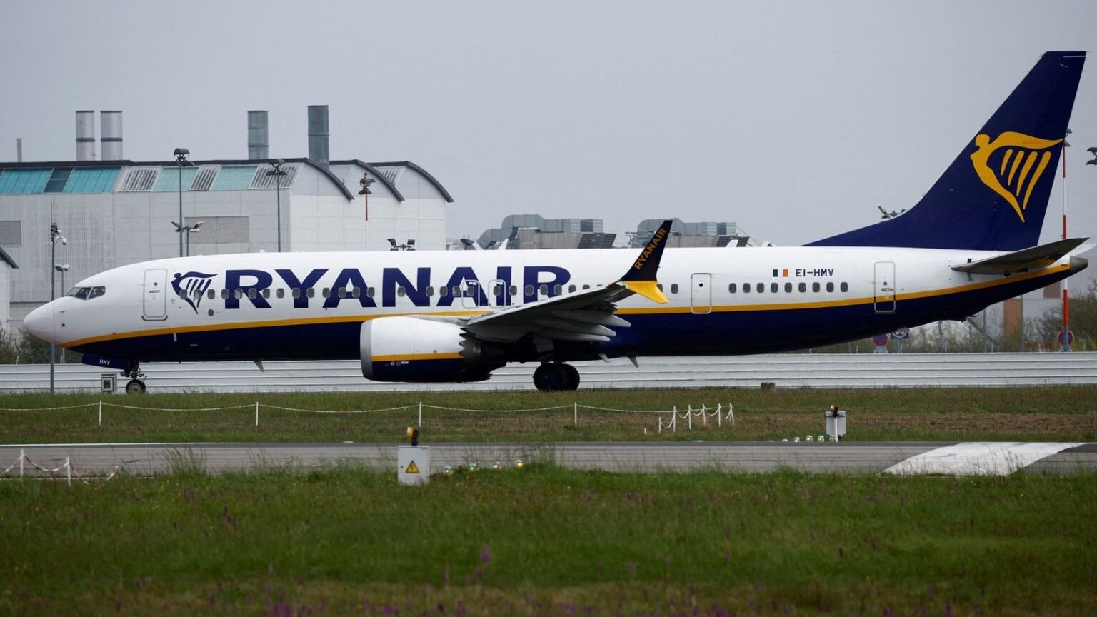 Ryanair warns shareholders of weaker summer fares as profits slip