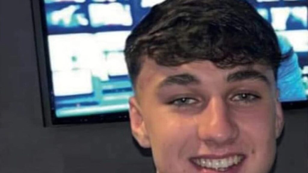 Jay Slater ‘admitted to friends he stole £12,000 Rolex and was trying to sell it’ hours before he vanished: Investigator reveals dramatic new revelation in missing teenager probe Jay Slater 'admitted to friends he stole £12,000 Rolex and was trying to sell it' hours before he vanished: Investigator reveals dramatic new revelation in missing teenager probe