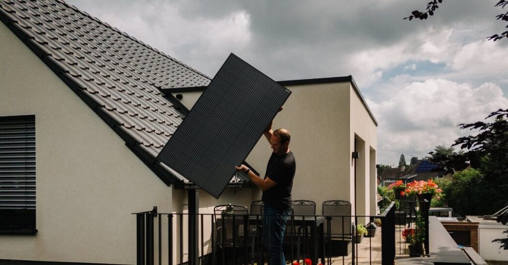 Plug-and-play solar panels are popping up in yards and on balcony railings across Germany, driven by bargain prices and looser regulations. 9 GW capacity has been added in 2024 alone.