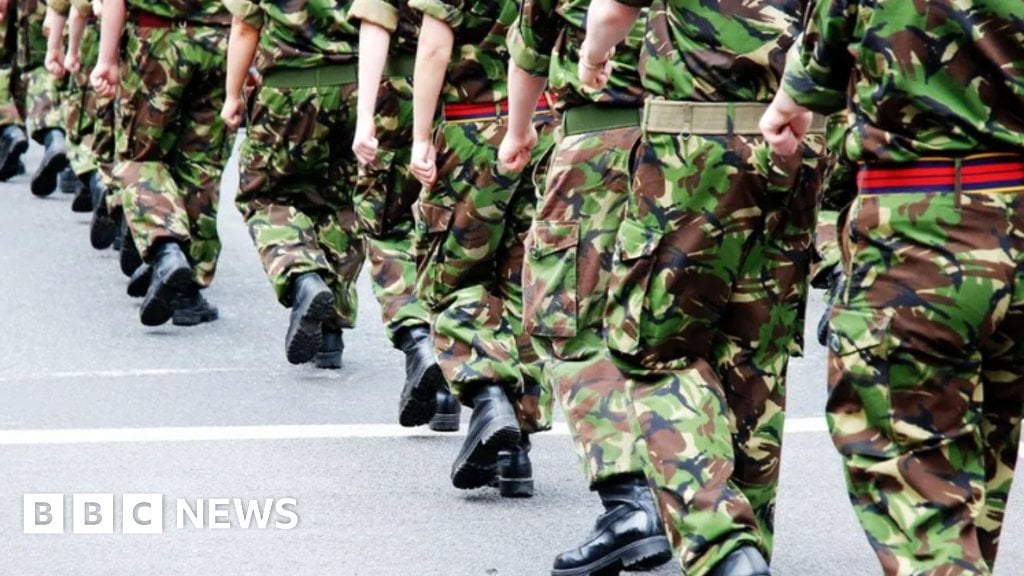 University of Bath offers scholarships to veterans - BBC News