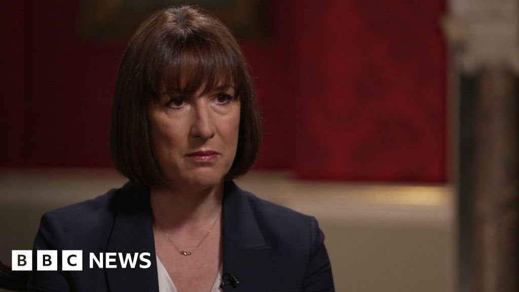 Reeves hints at above-inflation public sector pay rise