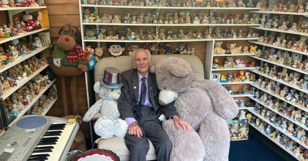 Grandad, 94, builds shed for his 1,000 teddy bears