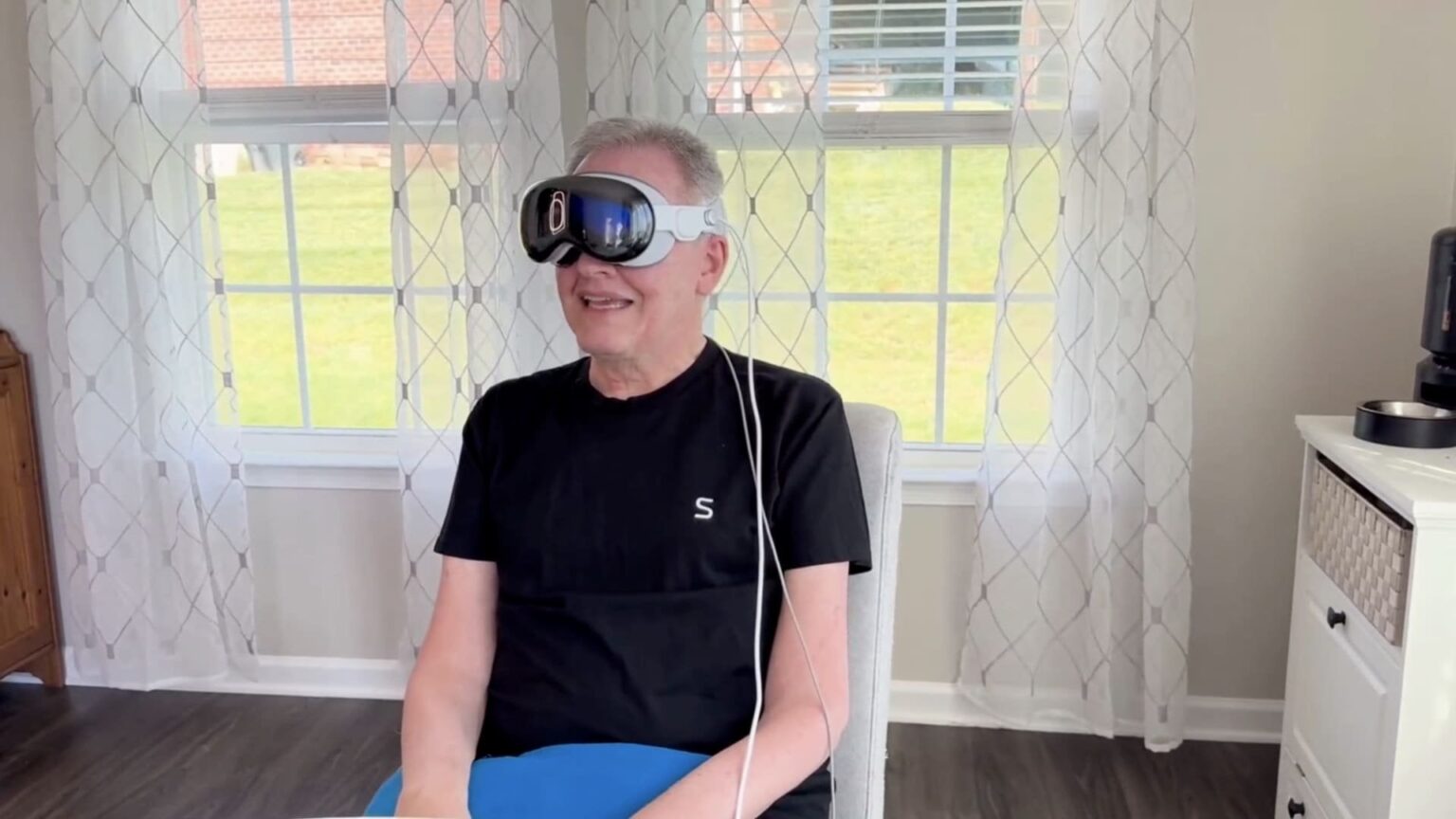 Neuralink rival Synchron's brain implant now lets people control Apple's Vision Pro with their minds