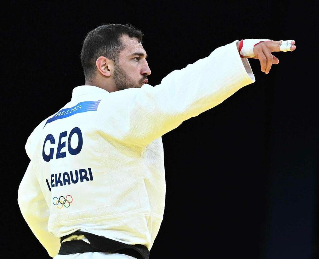 🥇🇬🇪 Lasha Bekauri wins the gold medal in men's 90 kg event in Judo at the Olympics