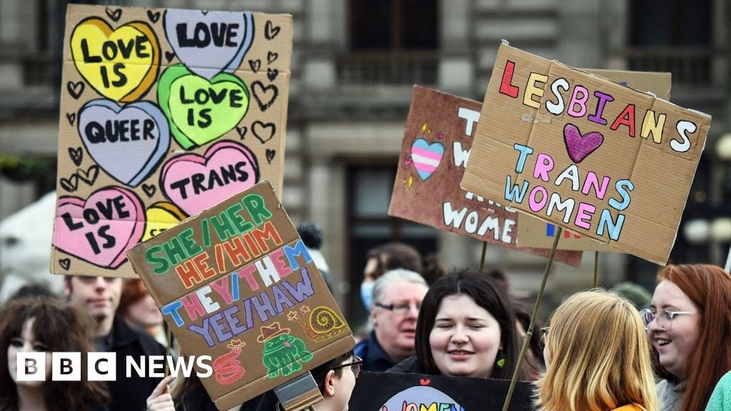 Gender service for young people to stop accepting self-referrals