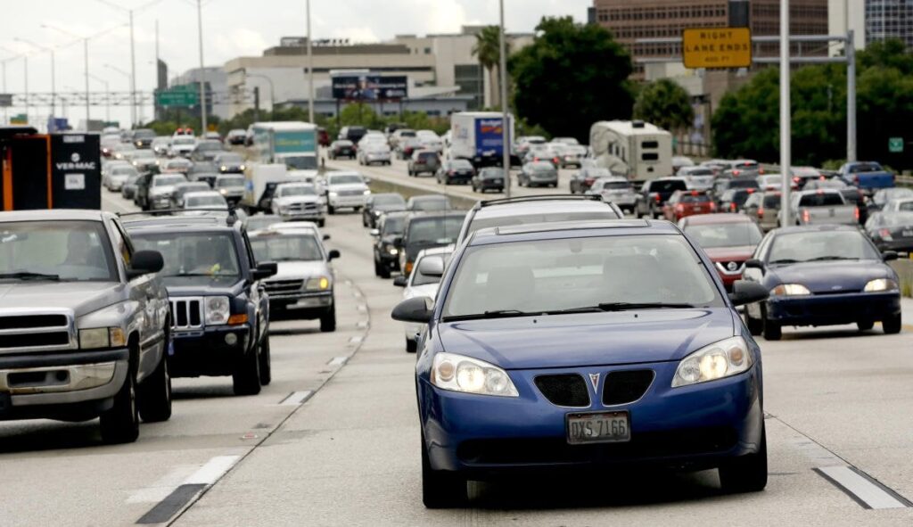 The US lays out a road safety plan that will see cars 'talk' to each other | Vehicle-to-everything tech could prevent hundreds of thousands of crashes, advocates say