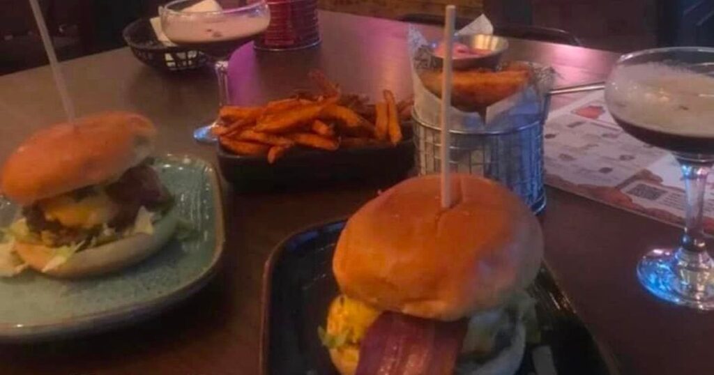 'Dine and dash' couple leave 'without paying' £120 bill they posted on Facebook