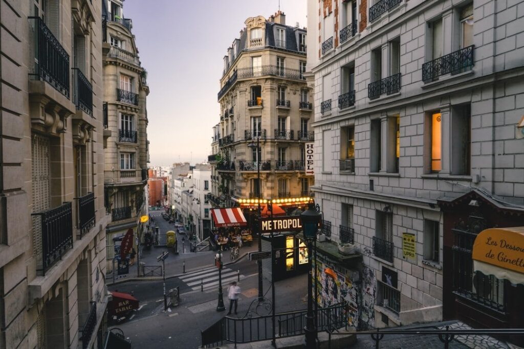 France: Cutting child benefits reduces births, increases work hours