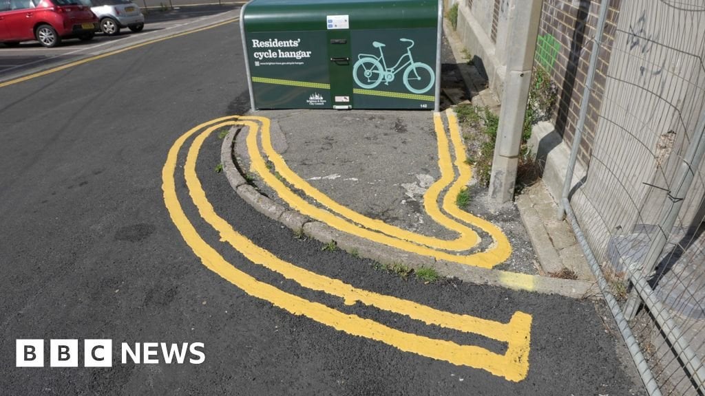 Kemptown: Unusual double yellow lines appear in Brighton