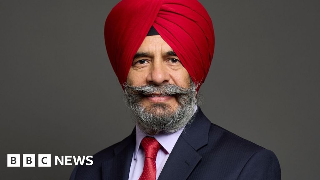 Labour MP 'profoundly sorry' over state of flats