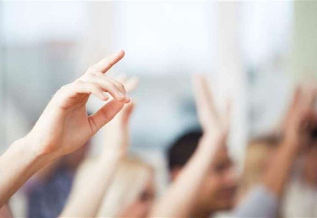 Teacher who gave pupil money and told her he loved her avoids ban