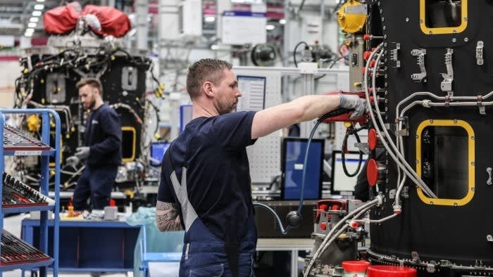 Rolls-Royce to gift every employee more than £700 worth of shares