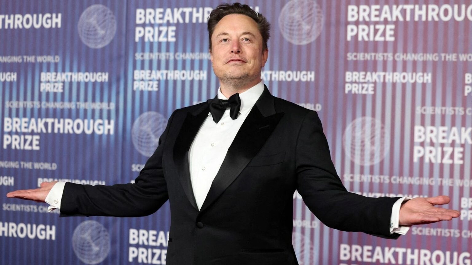 Elon Musk shares Labour MP's deleted offensive tweet after Starmer jibe