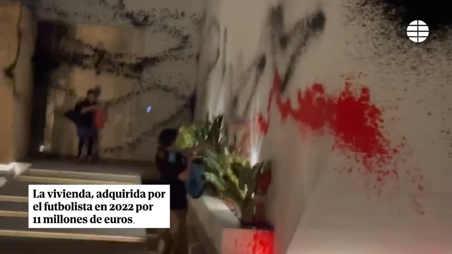 Lionel Messi’s villa in Ibiza was vandalized by environmental activists. The walls were smeared with black and red paint, along with a message: “Help the planet. Eat the rich. Abolish the police.” Lionel Messi's villa in Ibiza was vandalized by environmental activists. The walls were smeared with black and red paint, along with a message: "Help the planet. Eat the rich. Abolish the police."