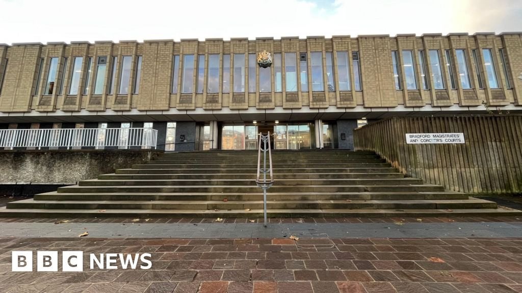Calderdale: Eight men in court on child sex abuse charges - BBC News