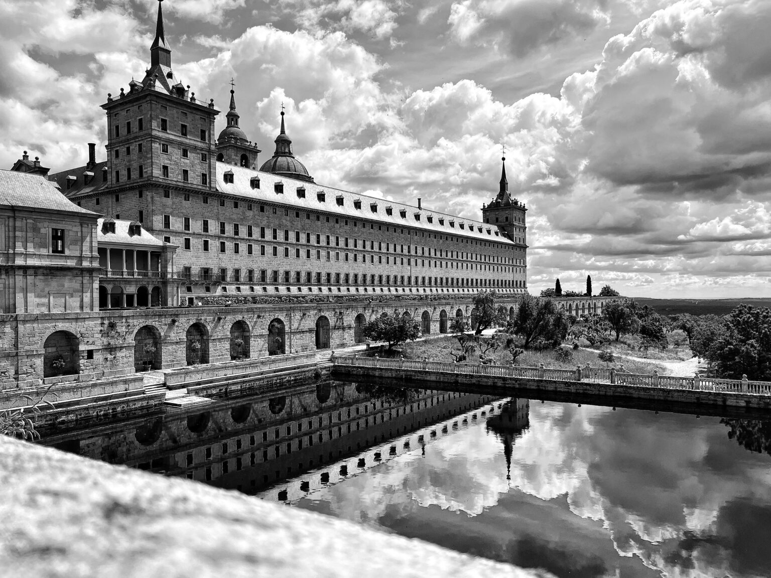 The eighth wonder in black and white.