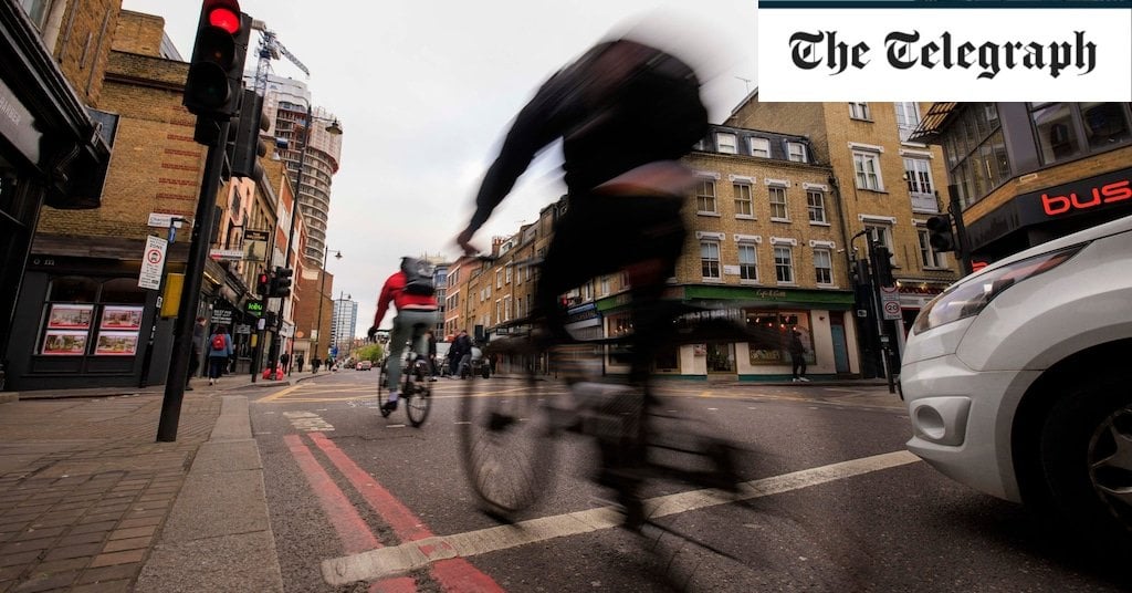 Ex-Met chief calls for cyclists to have licences and insurance after ‘near-death experience’