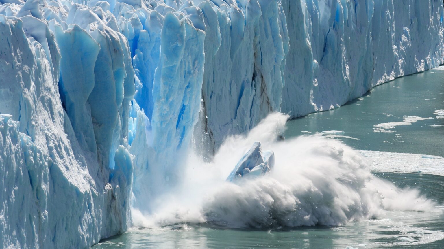 Britain's main insurance actuary organization says most economists and financial institutions are misleading us and our governments by vastly underestimating the economic damage climate change could cause.