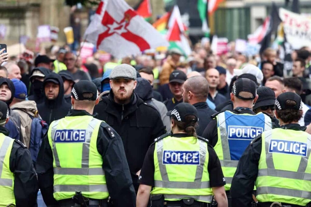 Pub targeted by right-wing rioters tells Sun reporter that “lies and propaganda” by the paper is partly to blame