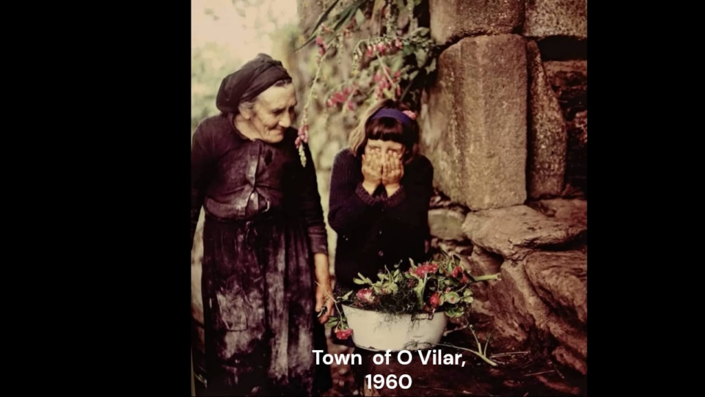 "I saw you one clear night, St. John's night, putting the fresh herbs in the fountain to calm you down. And you were so beautiful like a rose in the rosebush that everything is covered with fresh dew." A ritual practiced in Galicia on the eve of the summer solstice, transmitted and practiced by women through the centuries.