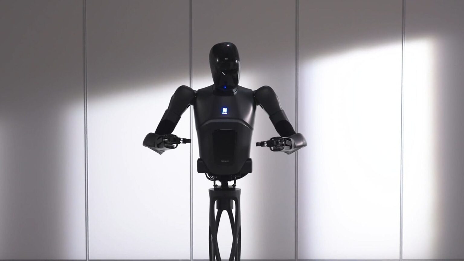 Interesting Engineering: Pudu unveils super semi-humanoid robot with 8-hour battery, 10kg lift power