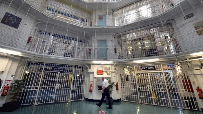 Labour has no plans to lift ban on prison officers striking