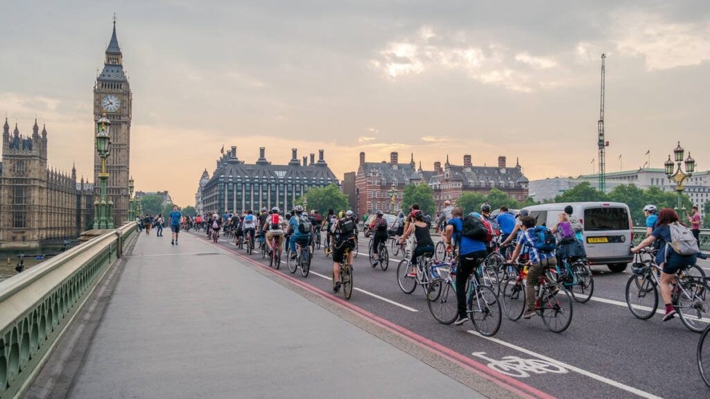 Dangerous cyclists ‘face penalty points on their driving licence’