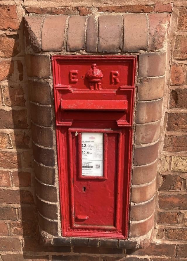 Nerd post: I spotted an Edward VII postbox last month in England - there are only about 300 of them due to his relatively short reign. Today I spotted another one in Dublin!