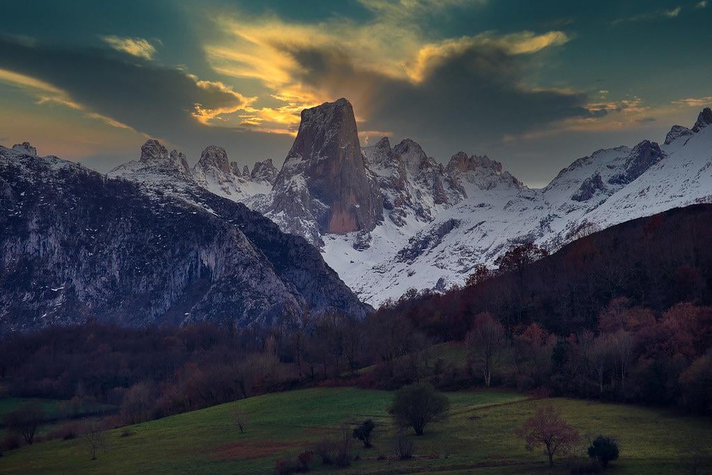 When the snow comes, it will once again give us these views of the orange tree of Bulnes!