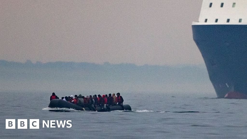 Eight dead after Channel crossing attempt